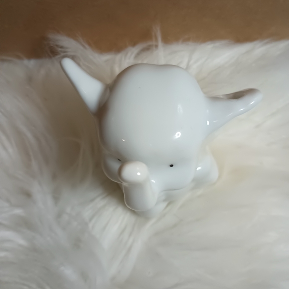 vintage elephant earrings holder trunk up for good luck! - Picture 2 of 6